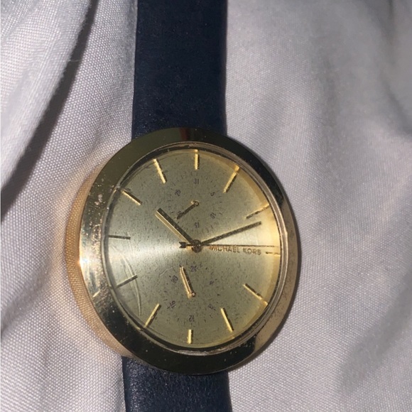 MK genuine leather watch🖤 - Picture 5 of 9